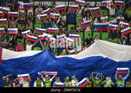 Slowenische Fans bei der Volleyball-Weltmeisterschaft 2022. Arena Stozice, Ljubljana Stockfoto