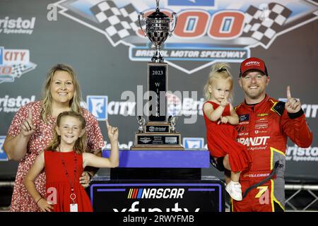 Bristol, TN, USA. September 2023. Justin Allgaier (7), Fahrer der NASCAR Xfinity Series, gewinnt die Food City 300 auf dem Bristol Motor Speedway in Bristol, TN. (Bild: © Stephen A Arce Grindstone Media/ASP) NUR REDAKTIONELLE VERWENDUNG! Nicht für kommerzielle ZWECKE! Stockfoto