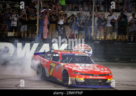 Bristol, TN, USA. September 2023. Justin Allgaier (7), Fahrer der NASCAR Xfinity Series, gewinnt die Food City 300 auf dem Bristol Motor Speedway in Bristol, TN. (Bild: © Stephen A Arce Grindstone Media/ASP) NUR REDAKTIONELLE VERWENDUNG! Nicht für kommerzielle ZWECKE! Stockfoto