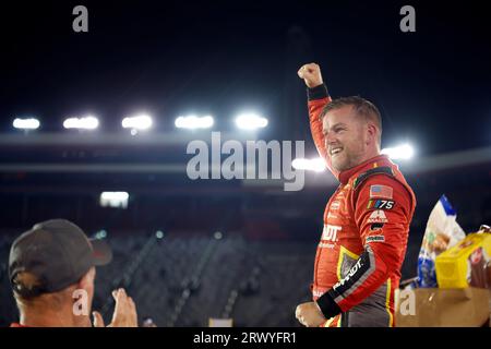 Bristol, TN, USA. September 2023. Justin Allgaier (7), Fahrer der NASCAR Xfinity Series, gewinnt die Food City 300 auf dem Bristol Motor Speedway in Bristol, TN. (Bild: © Stephen A Arce Grindstone Media/ASP) NUR REDAKTIONELLE VERWENDUNG! Nicht für kommerzielle ZWECKE! Stockfoto