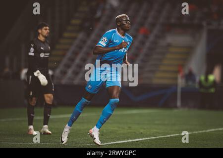 Victor Osimhen während des Spiels der UEFA Champions League 2023/24 zwischen dem SC Braga und dem SSC Napoli im Estadio Municipal de Braga, Braga, Portugal. (Maciej Rogo Stockfoto