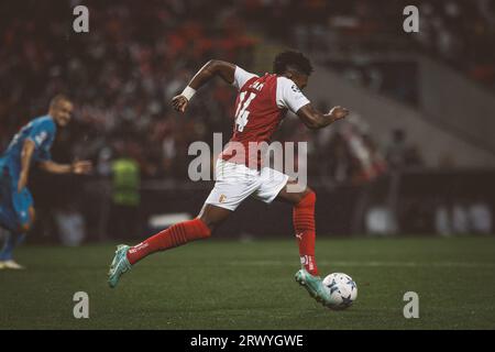 Alvaro Djalo während des Spiels der UEFA Champions League 2023/24 zwischen dem SC Braga und dem SSC Napoli im Estadio Municipal de Braga, Braga, Portugal. (Maciej Rogow Stockfoto