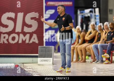 Rom, Italien. September 2023. Head Coach Capanna (SIS Roma) während SIS Roma vs Grand Nancy, Waterpolo Women's Champions League Match in Rom, Italien, 21. September 2023 Credit: Independent Photo Agency/Alamy Live News Stockfoto