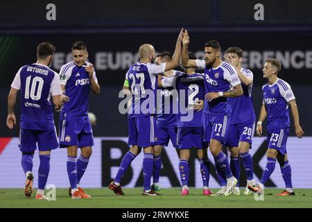 Zagreb, Kroatien. September 2023. Die Spieler von Dinamo zagreb feiern beim UEFA Europa Conference League Gruppe C-Spiel zwischen Dinamo Zagreb und Astana im Stadion Maksimir am 21. September 2023 in Zagreb, Kroatien. Foto: Luka Stanzl/PIXSELL Credit: Pixsell/Alamy Live News Stockfoto