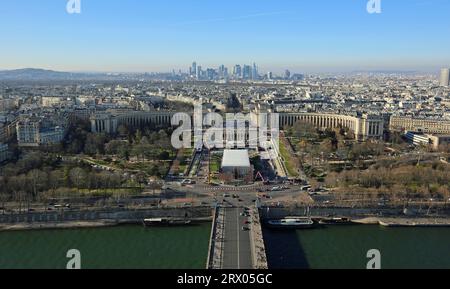 Trocadero und La Defense - Blick vom Eiffelturm, Paris, Frankreich Stockfoto