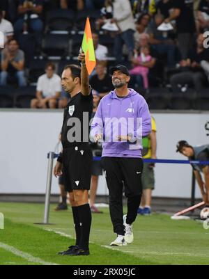 Linz, Österreich. September 2023. Liverpool-Cheftrainer Jurgen Klopp (R) reagiert am 21. September 2023/2024 auf das UEFA Europa League Gruppe E-Spiel zwischen LASK Linz und Liverpool in Linz, Österreich, am 21. September 2023. He Canling/Xinhua/Alamy Live News Stockfoto