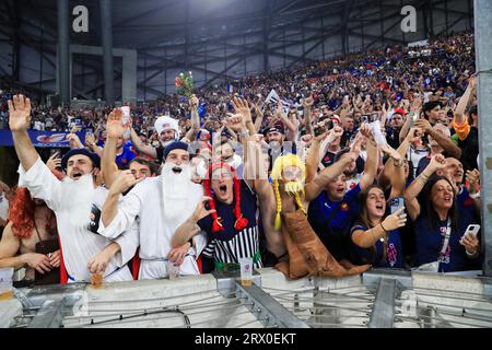 Marseille, Frankreich. September 2023. Zuschauer beim Rugby-WM-Spiel zwischen Frankreich und Namibia im Stade de Marseille am 21. September 2023 in Marseille, Frankreich. Foto von Baptiste Paquot/ABACAPRESS.COM Credit: Abaca Press/Alamy Live News Stockfoto