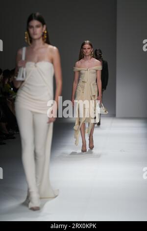 Mailand, Italien. September 2023. Milan Fashion Week, Frühjahr Sommer 2024 Blumarine Fashion Show Catwalk abgebildet: Models Credit: Independent Photo Agency/Alamy Live News Stockfoto