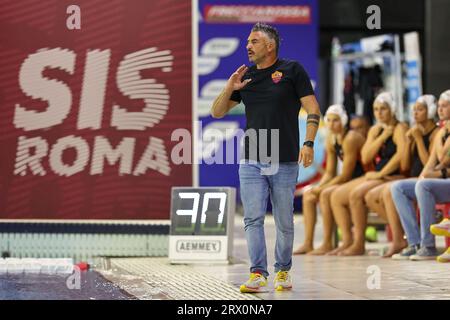 Rom, Italien. September 2023. Head Coach Capanna (SIS Roma) während SIS Roma vs Grand Nancy, Waterpolo Women's Champions League Match in Rom, Italien, 21. September 2023 Credit: Independent Photo Agency/Alamy Live News Stockfoto