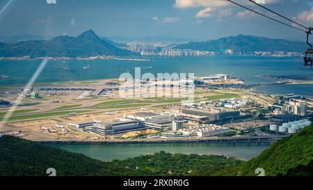 Hongkong, China - Blick aus der Vogelperspektive auf den Flughafen Stockfoto