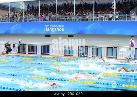 Hangzhou, China. September 2023. Allgemeine Ansicht moderner Pentathlon : Halbfinalschwimmen der Männer im Fuyang Yinhu Sports Centre während der China Hangzhou Asian Games 2022 in Hangzhou, China. Quelle: Naoki Nishimura/AFLO SPORT/Alamy Live News Stockfoto