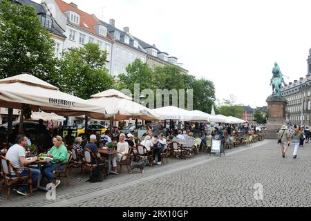 Bars und Cafés auf dem Højbro Plads in Kopenhagen, Dänemark. Stockfoto