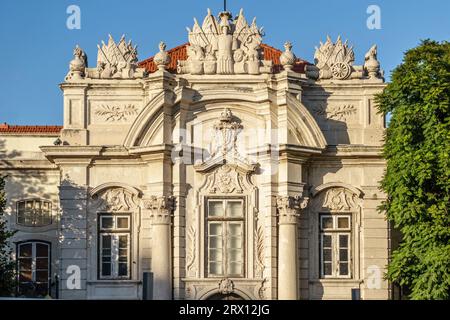 Teil der kunstvollen Fassade des Lissaboner Militärmuseums (Museu Militar) aus dem Jahr 1851 Stockfoto