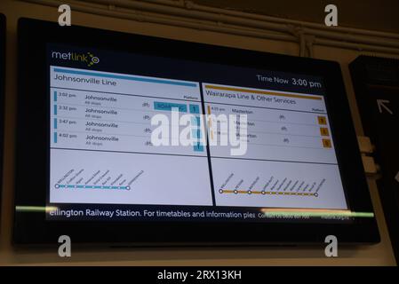 WELLINGTON, NEUSEELAND, 18. MAI 2023: Zugfahrplan am Bahnhof Wellington Stockfoto
