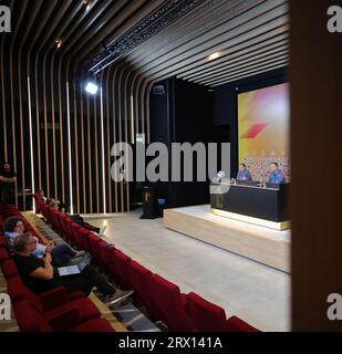 Tubize, Belgien. September 2023. Die Abbildung zeigt die Pressekonferenz vor einem Fußballspiel der Frauen zwischen den belgischen Nationalmannschaften, genannt Red Flames, und den Niederlanden, genannt Oranje Leeuwinnen UEFA Women's Nations League in Gruppe A1, am Freitag, den 22. September 2023 in Proximus Basecamp, Belgien. Quelle: Sportpix/Alamy Live News Stockfoto