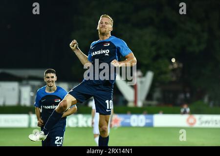 Mostar, Bosnien und Herzegowina. September 2023. Dani de Wit (R) von AZ Alkmaar feiert sein Tor während des UEFA Europa Conference League Gruppe E-Spiels 2023-2024 zwischen Zrinjski von Bosnien und Herzegowina und AZ Alkmaar von den Niederlanden in Mostar, Bosnien und Herzegowina, 21. September 2023. Quelle: Ermin/Xinhua/Alamy Live News Stockfoto