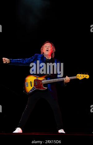 Neapel, Salerno, Italien. September 2023. Red Canzian treten während des Pooh-Konzerts ''Amici x Sempre Tour'' live in der Arena Flegrea am 21. September 2023 in Neapel, Italien, auf (Bild: © Francesco Luciano/ZUMA Press Wire) NUR REDAKTIONELLE VERWENDUNG! Nicht für kommerzielle ZWECKE! Stockfoto