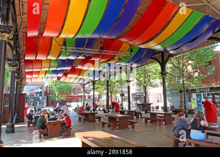 Warrington Old Marketplace, Ready for Pride 2023, Golden Square, Old Market Place, Warrington, Cheshire, UK, WA1 1QB Stockfoto