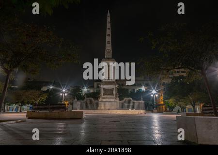 Nachtfotografie rund um die Kathedrale von Malaga La Manquita, Plaza de la Constitucion und Marques de Larios. Malaga Altstadt bei Nacht, Malaga Stockfoto