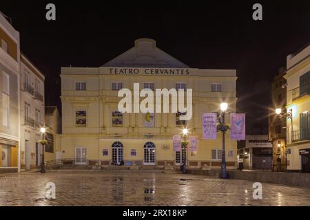 Teatro Cervantes in Malaga Night Photography, Theatergebäude in Malaga, Austragungsort des jährlichen spanischen Filmfestivals in malaga. Malaga, Spanien Stockfoto