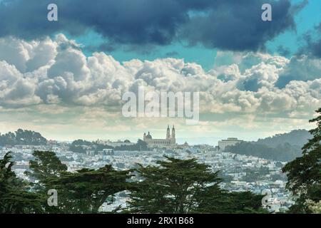 Wolken über der Stadt, San Francisco, Kalifornien, USA Stockfoto