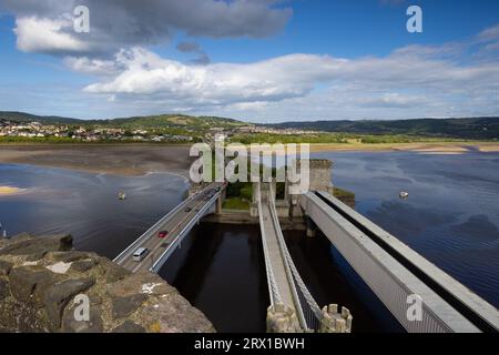 Blick vom Turm auf die drei Brücken über den Fluss Conwy Stockfoto