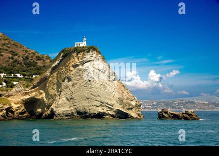 Kap Miseno mit seinem Leuchtturm im Golf von Pozzuoli Stockfoto