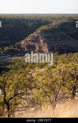 Blick auf den Pyramidenfelsen im Nationalpark der Stachelschweinschlucht am frühen Morgen, im Westen von queensland, Australien Stockfoto