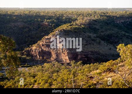 Blick auf den Pyramidenfelsen im Nationalpark der Stachelschweinschlucht am frühen Morgen, im Westen von queensland, Australien Stockfoto