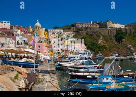 Marina Corricella, kleiner Hafen auf der Insel Procida Stockfoto