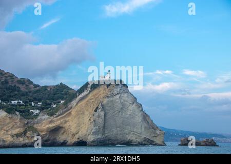 Kap Miseno und sein Leuchtturm im Golf von Pozzuoli Stockfoto