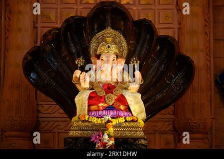 20. September 2023, Pune, Maharashtra, Indien, wunderschöne Skulptur von Lord Ganesh, genannt Tambdi Jogeshwari Ganpati während des Ganesh Festivals. Stockfoto