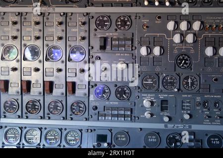 Flugdeck und Flugsteuerung eines Boeing 747-Cockpits in einem Flugzeug in Queensland Australia Stockfoto