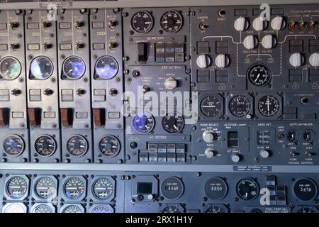 Flugdeck und Flugsteuerung eines Boeing 747-Cockpits in einem Flugzeug in Queensland Australia Stockfoto