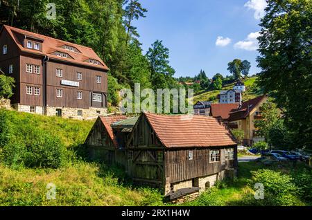 Malerisch gelegen im Haupttouristengebiet des Elbsandsteingebirges, der Kurstadt Rathen, Sächsische Schweiz, Deutschland. Stockfoto