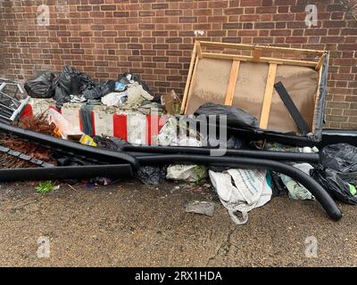 Ruislip, London Borough of Hillingdon, Vereinigtes Königreich. September 2023. Flugtipps in Ruislip, London Borough of Hillingdon. Kredit: Maureen McLean/Alamy Stockfoto