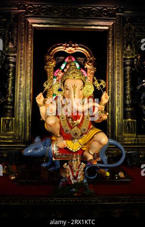 22. September 2023, Pune, Maharashtra, Indien, wunderschönes Idol von Lord Ganesh, installiert von Guruji Talim Ganpati während des Ganesh Festivals 2023. Stockfoto