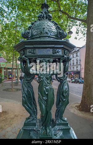 Der Wallace-Brunnen im Jugendstil mit Trinkwasser, Paris, Frankreich Stockfoto