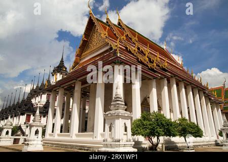 Wat Ratchanatdaram königliche Tempelarchitektur in Bangkok, Thailand Stockfoto