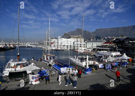 Blick auf den Tafelberg von der Victoria and Alfred Waterfront, Kapstadt, Westkap-Provinz, Südafrika Stockfoto