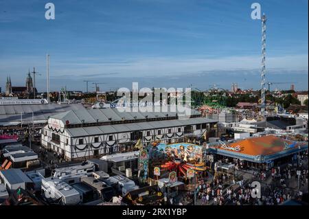 Blick vom Riesenrad auf das Festspielgelände und die Stadt München Bayern, Deutschland Oktoberfest München Bayern, Deutschland Stockfoto