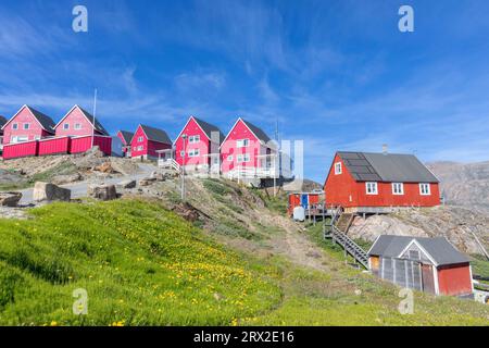 Die farbenfrohe dänische Stadt Sisimiut, Westgrönland, Polarregionen Stockfoto