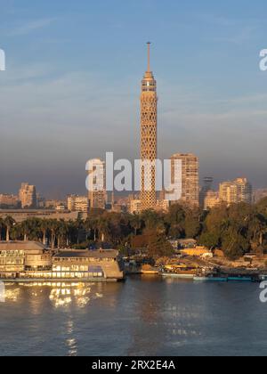 Der Kairo-Turm, das höchste Gebäude in Ägypten und Nordafrika, ragt 187 Meter hoch, der Nil, Kairo, Ägypten, Nordafrika, Afrika Stockfoto