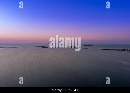 Blick aus der Vogelperspektive auf den Sonnenuntergang, Key Largo Florida Keys USA Stockfoto