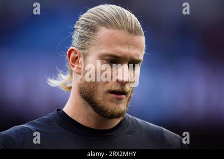 Loris Karius vom Newcastle United FC schaut vor dem Fußballspiel der UEFA Champions League zwischen AC Mailand und Newcastle United FC nach. Stockfoto