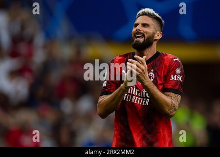 Olivier Giroud vom AC Mailand zeigt während des UEFA Champions League-Fußballspiels zwischen AC Mailand und Newcastle United FC Gesten. Stockfoto