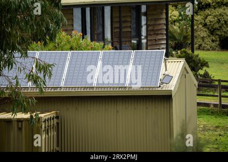 Solarzellen in einem Schuppen in australien Stockfoto