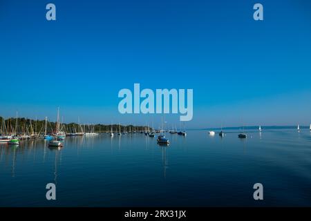 Segelboote auf dem See ammer, bayern, blauer Himmel Stockfoto