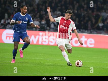 Pierre-Emerick Aubameyang von Olympique Marseille und Josip Šutalo von Ajax Amsterdam während des UEFA League Europa-Fußballspiels zwischen Ajax Amsterdam und Olympique Marseille am 21. September 2023 im Amsterdam Arena Stadion in Amsterdam, Niederlande - Foto Laurent Lairys/DPPI Stockfoto