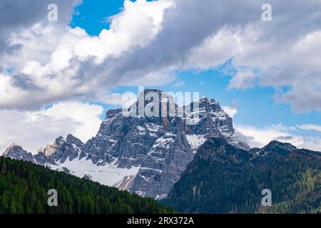 Blick auf den Pelmo vom Dorf Selva Di Cadore Stockfoto